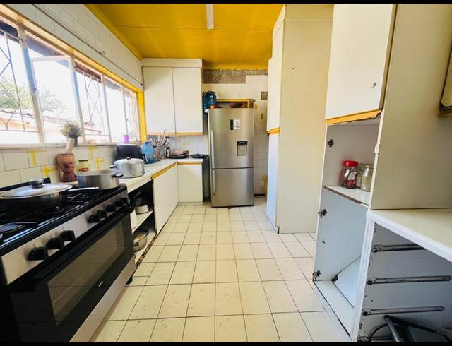 5 BEDROOM HOUSE FOR SALE IN BIRCHLEIGH NORTH